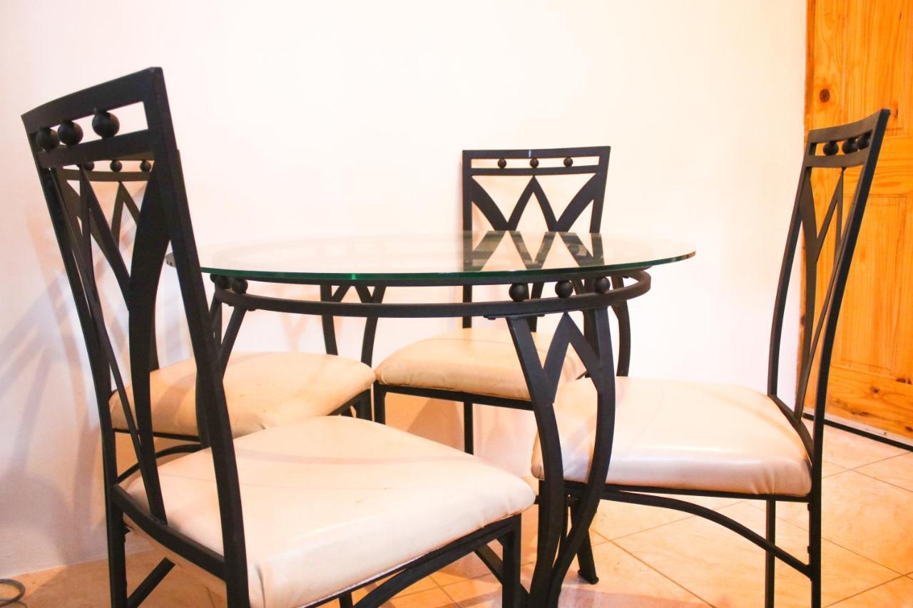 Van Villa Guesthouse Negril Bagian luar foto