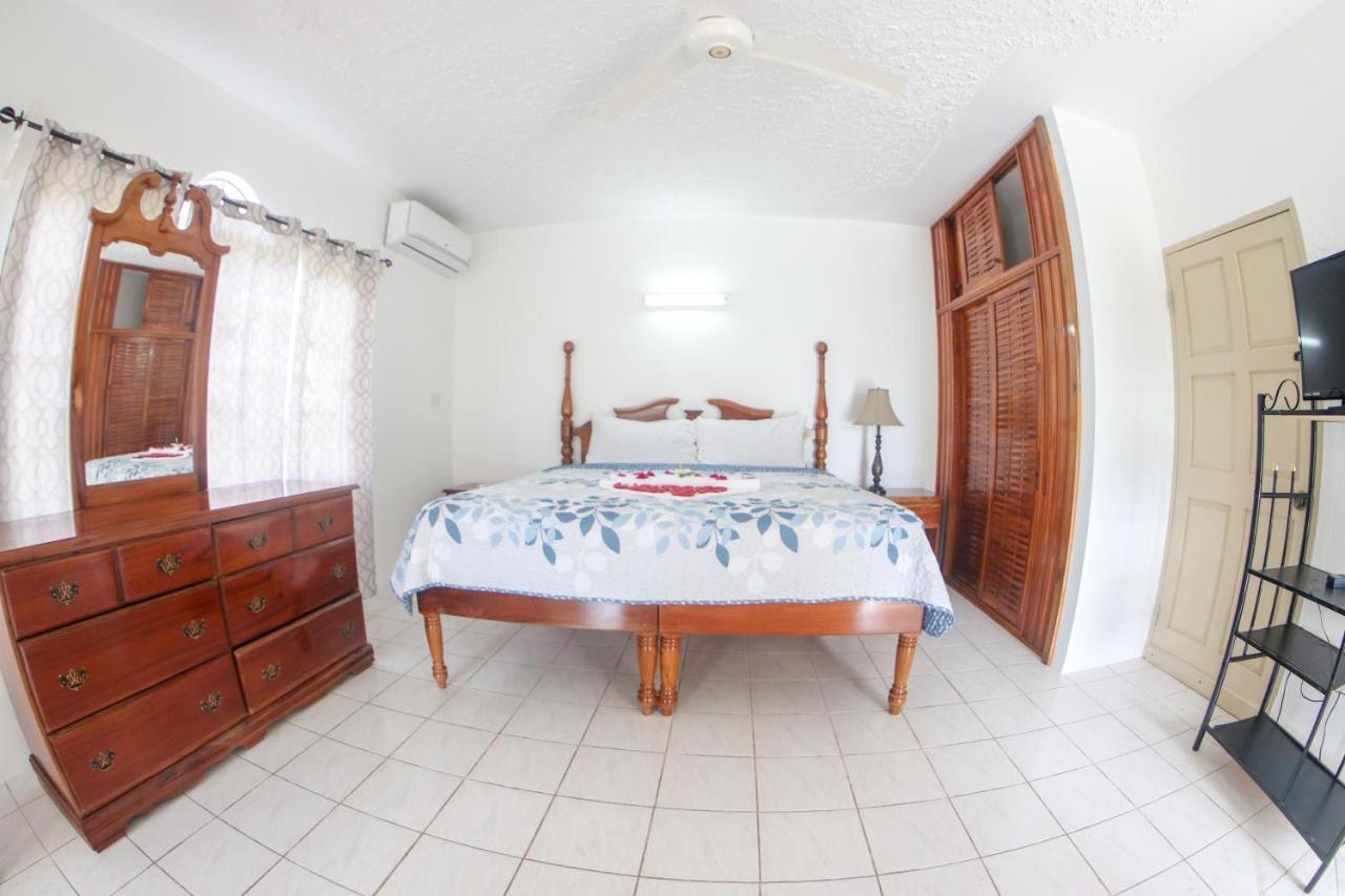 Van Villa Guesthouse Negril Bagian luar foto