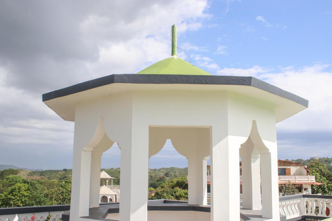 Van Villa Guesthouse Negril Bagian luar foto
