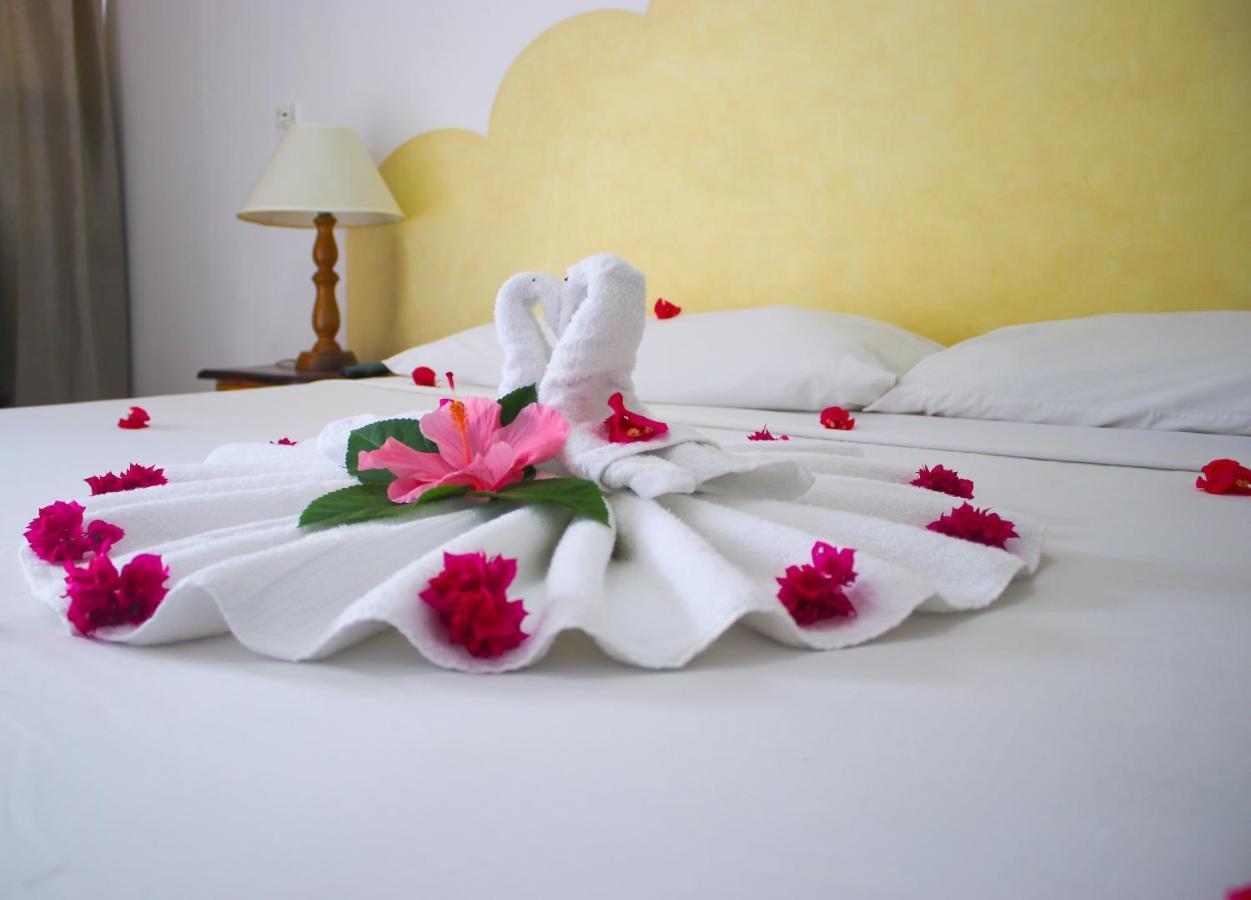 Van Villa Guesthouse Negril Bagian luar foto