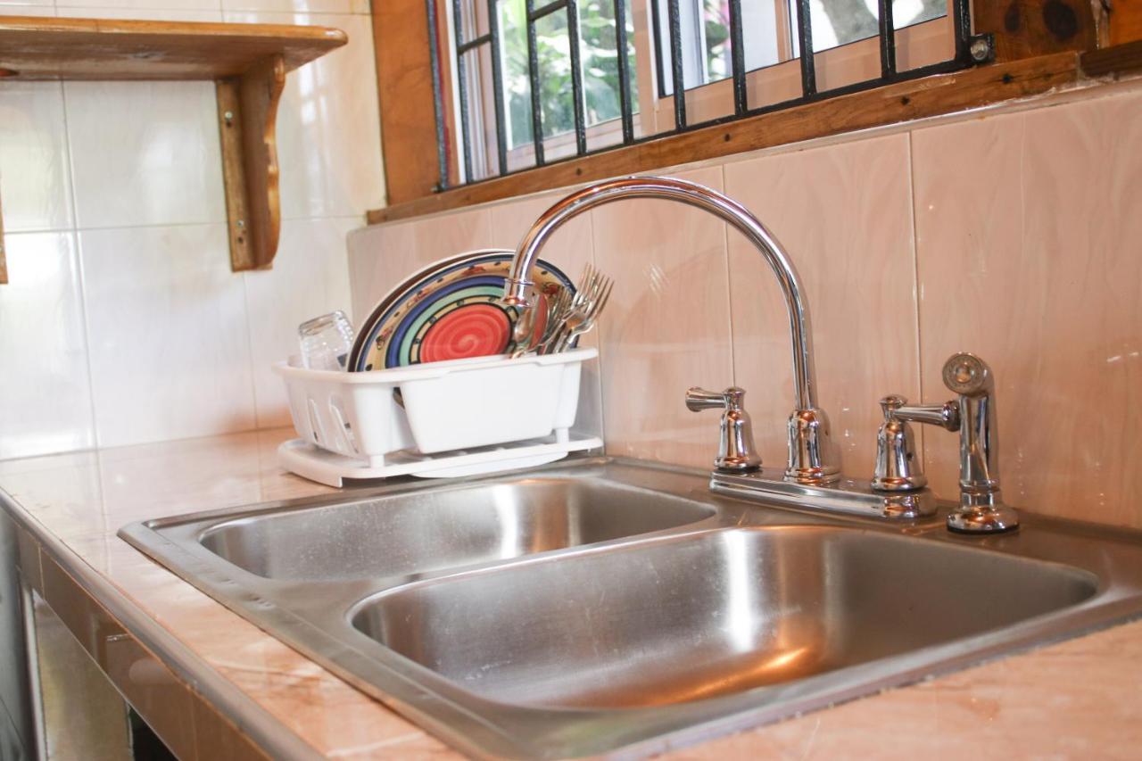 Van Villa Guesthouse Negril Bagian luar foto