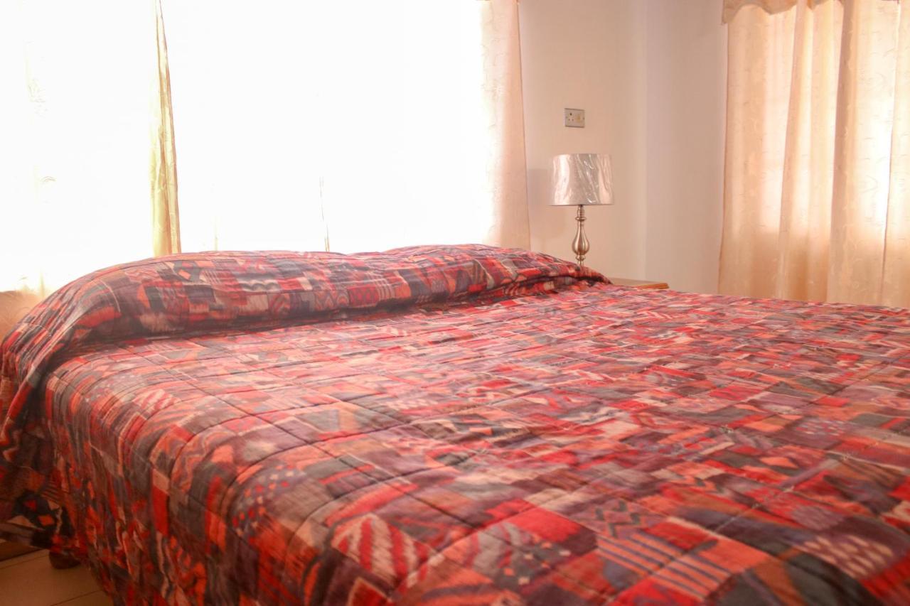 Van Villa Guesthouse Negril Bagian luar foto