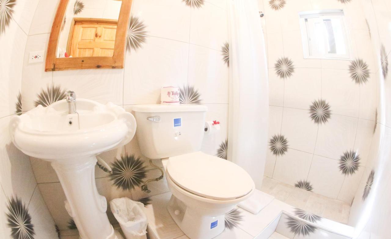 Van Villa Guesthouse Negril Bagian luar foto