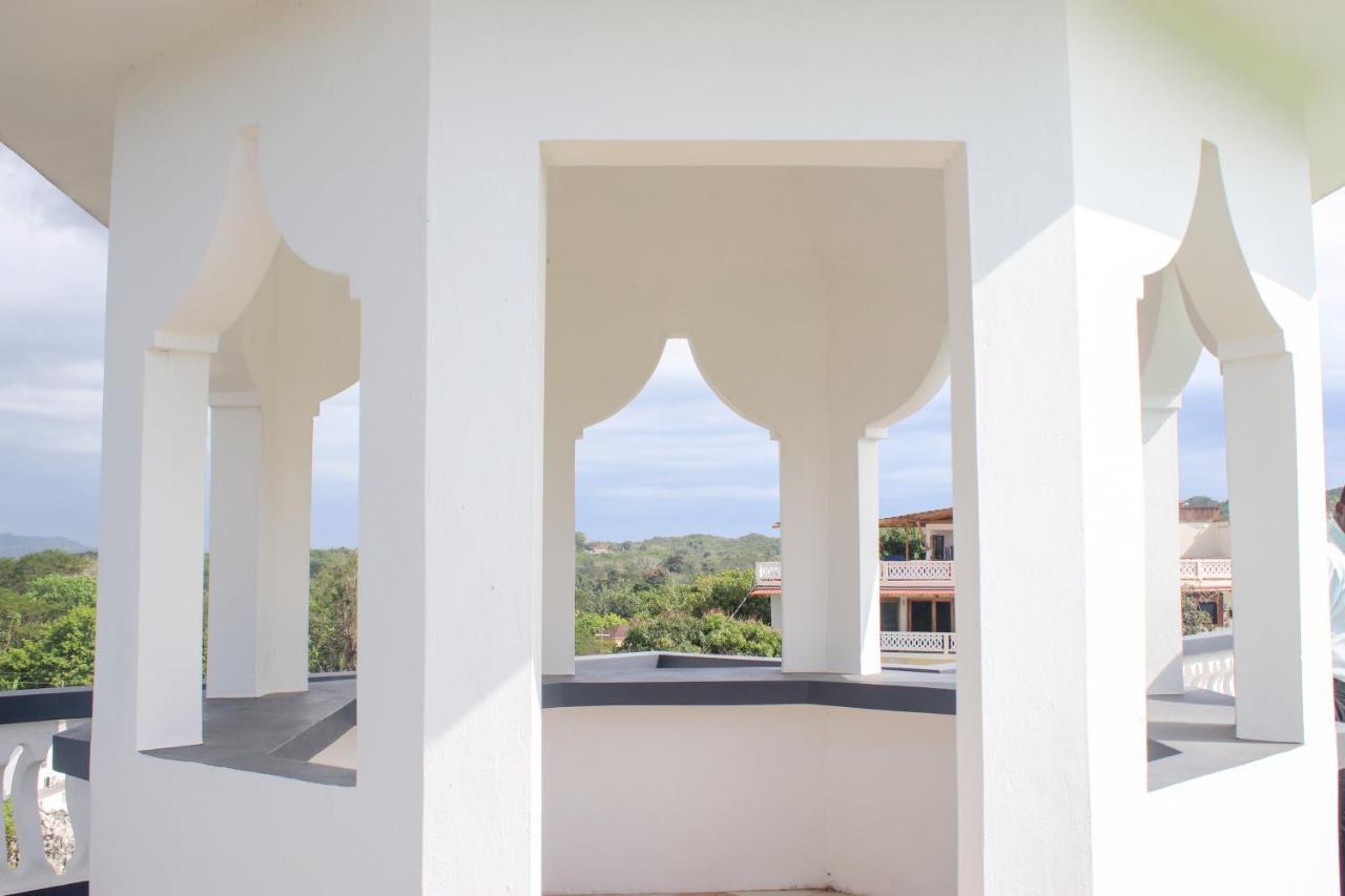 Van Villa Guesthouse Negril Bagian luar foto