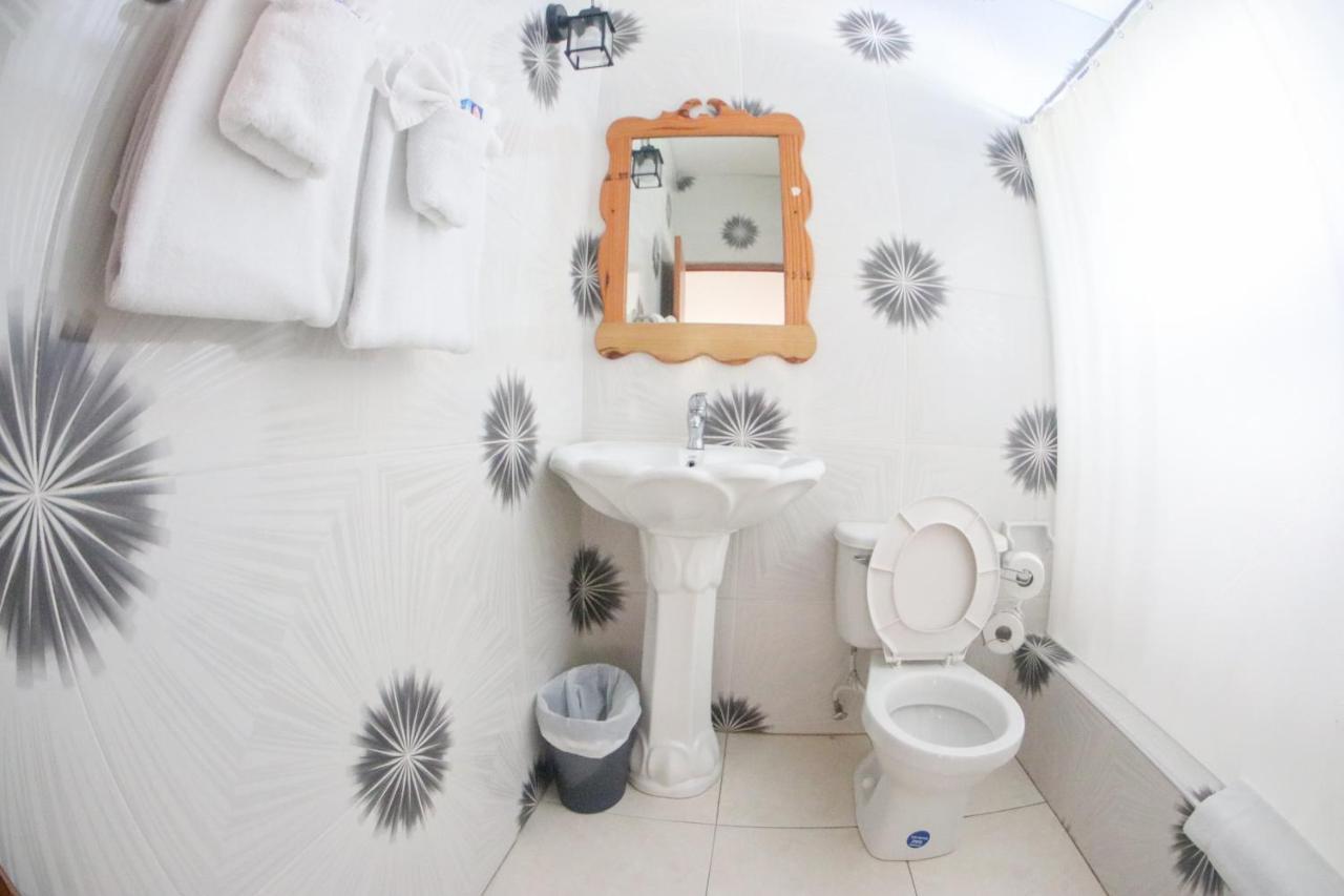 Van Villa Guesthouse Negril Bagian luar foto